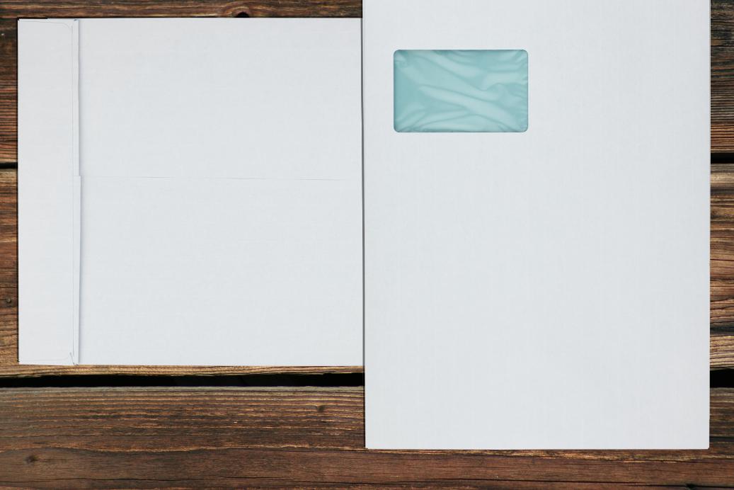 Faltentaschen mit Fenster C4 229x324 mm Haftklebend Weiß Fadenverstärkt 125 g/qm Falte 40 mm